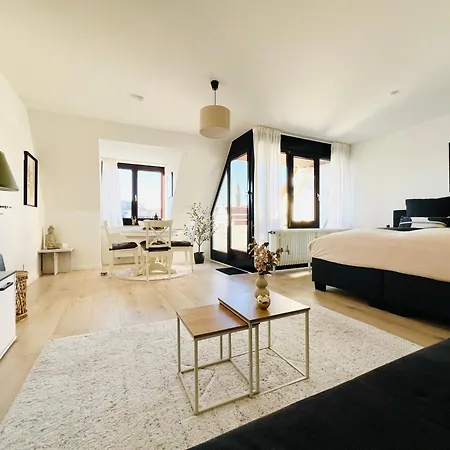 Exklusive Loggia Ueber Der Altstadt Appartement